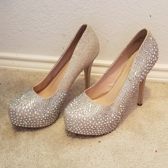 Shoes - Picture 2 of 4